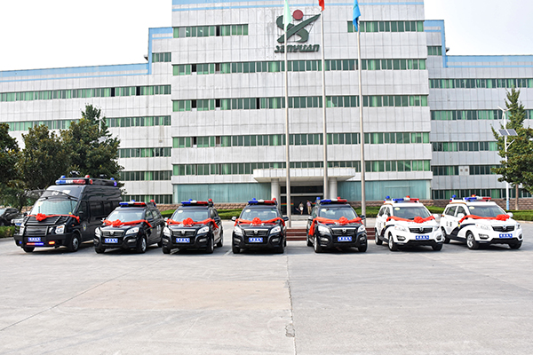 打造立體化巡防體系 南陽(yáng)市淅川縣防暴運(yùn)兵車(chē)與電動(dòng)巡邏車(chē)發(fā)車(chē)(圖1) 打造立體化巡防體系 南陽(yáng)市淅川縣防暴運(yùn)兵車(chē)與電動(dòng)巡邏車(chē)發(fā)車(chē)(圖1)