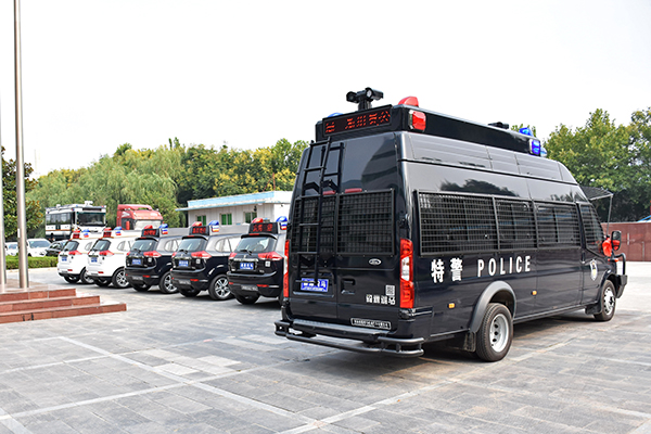 打造立體化巡防體系 南陽(yáng)市淅川縣防暴運(yùn)兵車(chē)與電動(dòng)巡邏車(chē)發(fā)車(chē)(圖6) 打造立體化巡防體系 南陽(yáng)市淅川縣防暴運(yùn)兵車(chē)與電動(dòng)巡邏車(chē)發(fā)車(chē)(圖6)