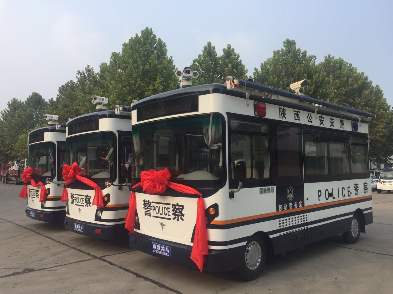 陜西公安廳采購的移動(dòng)警務(wù)室發(fā)車(圖2)