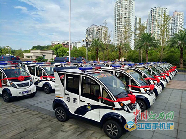 江西南昌市公安局東湖分局舉行警用電動(dòng)巡邏車發(fā)放儀式(圖1) 江西南昌市公安局東湖分局舉行警用電動(dòng)巡邏車發(fā)放儀式(圖1)