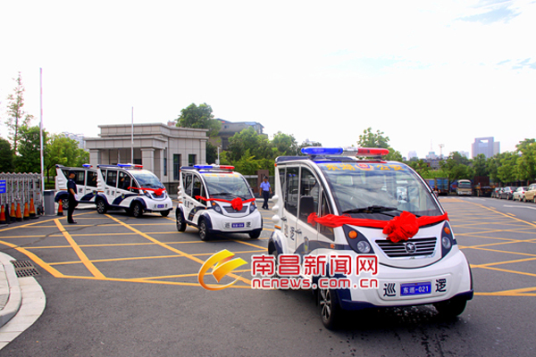 江西南昌市公安局東湖分局舉行警用電動(dòng)巡邏車發(fā)放儀式(圖4) 江西南昌市公安局東湖分局舉行警用電動(dòng)巡邏車發(fā)放儀式(圖4)