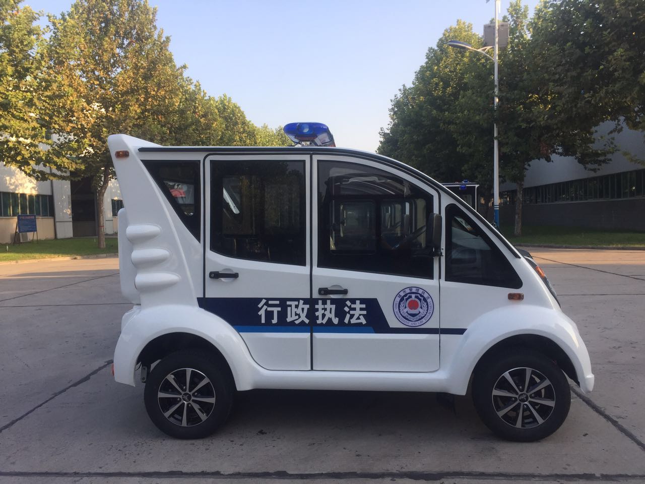 24小時(shí)平安在線  青海西寧電動(dòng)巡邏車發(fā)車(圖3)