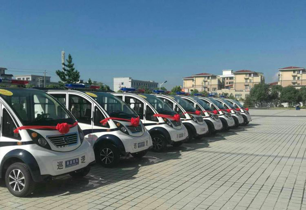 江西蓮花縣公安局:舉行警用電動(dòng)巡邏車發(fā)放儀式(圖1) 江西蓮花縣公安局:舉行警用電動(dòng)巡邏車發(fā)放儀式(圖1)