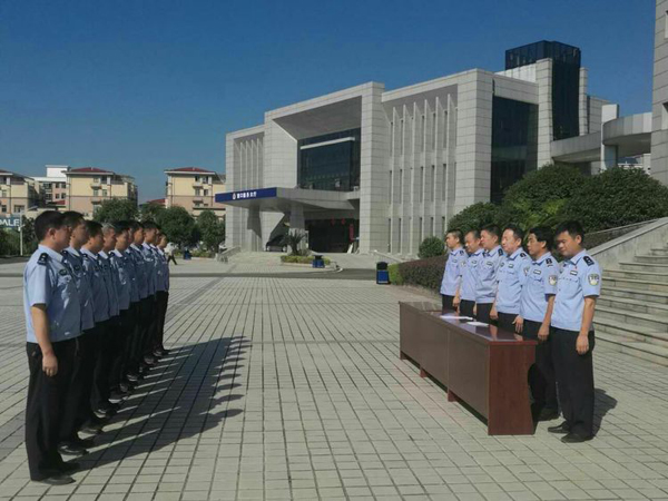 江西蓮花縣公安局:舉行警用電動(dòng)巡邏車發(fā)放儀式(圖2) 江西蓮花縣公安局:舉行警用電動(dòng)巡邏車發(fā)放儀式(圖2)