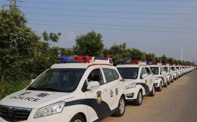 西華縣公安局舉行警用電動(dòng)巡邏車發(fā)放儀式(圖6) 西華縣公安局舉行警用電動(dòng)巡邏車發(fā)放儀式(圖6)