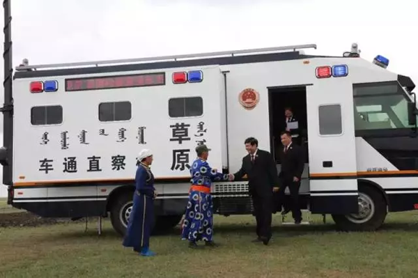 “一帶一路”上駛來“草原檢察直通車”(圖1) “一帶一路”上駛來“草原檢察直通車”(圖1)
