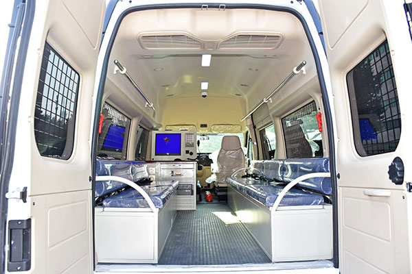 河南南陽市防暴運(yùn)兵車發(fā)車(圖8)