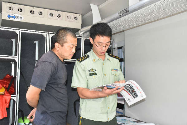 “消防宣傳戰(zhàn)士”整裝待發(fā)  焦作消防支隊舉行消防宣傳車發(fā)放儀式(圖12)