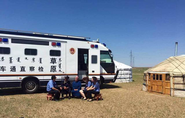 草原檢察直通車(chē)護(hù)航一帶一路(圖1) 草原檢察直通車(chē)護(hù)航一帶一路(圖1)