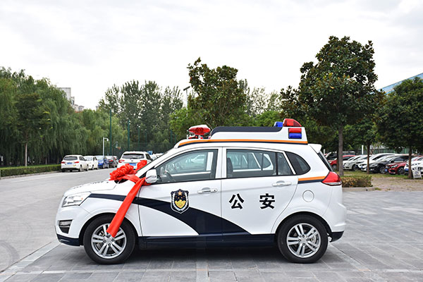 湖南芷江縣SUV電動巡邏車發(fā)車(圖4)