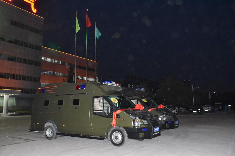 新疆哈密市第二批輕裝甲實(shí)戰(zhàn)運(yùn)兵車列裝上崗(圖1)