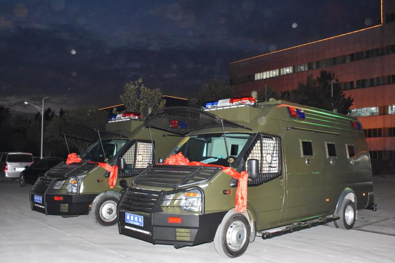 新疆哈密市第二批輕裝甲實(shí)戰(zhàn)運(yùn)兵車列裝上崗(圖2)