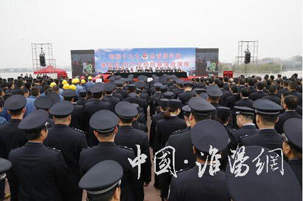 周口淮陽縣反恐防暴實(shí)戰(zhàn)演練活動舉行(圖1) 周口淮陽縣反恐防暴實(shí)戰(zhàn)演練活動舉行(圖1)
