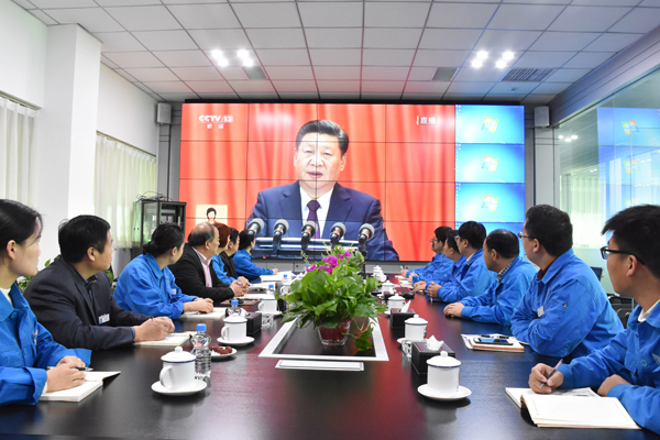 森源鴻馬組織收看中國共產(chǎn)黨第十九次全國代表大會(huì)開幕會(huì)(圖1) 森源鴻馬組織收看中國共產(chǎn)黨第十九次全國代表大會(huì)開幕會(huì)(圖1)