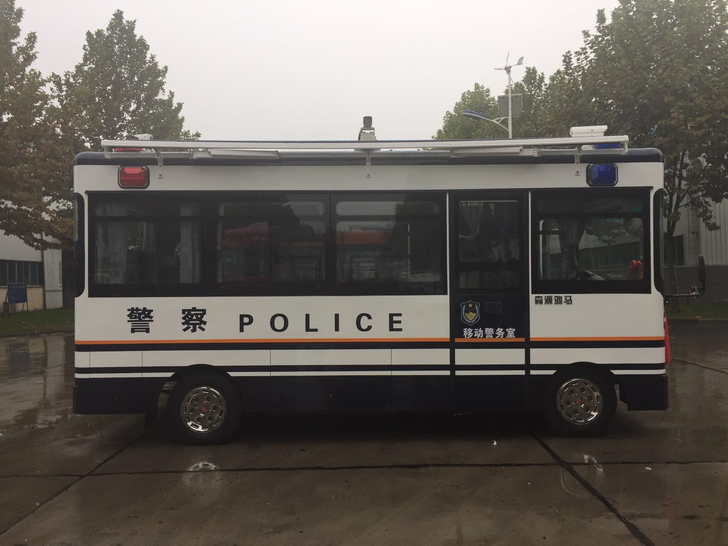 護(hù)航十九大  鴻馬在行動——河北廊坊采購移動警務(wù)室(圖3)