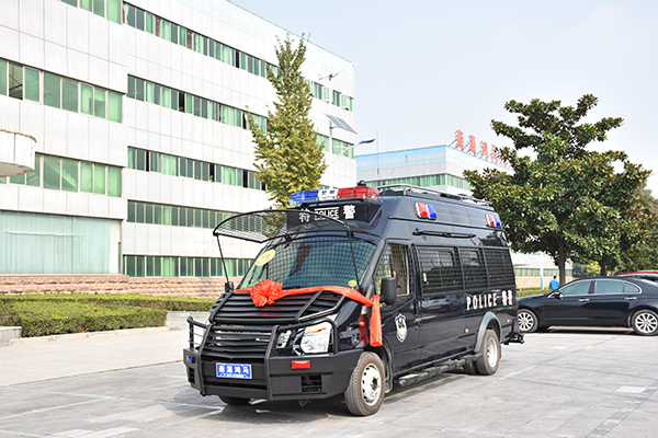 南陽內(nèi)鄉(xiāng)縣采購防暴運(yùn)兵車(圖2)