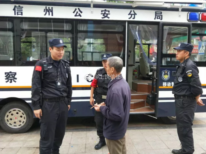 十九大安保系列報(bào)道   江西饒城街頭增設(shè)了一道靚麗“警色”！(圖2)