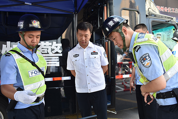 裝備快訊?森源鴻馬重磅推出治安卡口拒馬裝備車(圖15) 裝備快訊?森源鴻馬重磅推出治安卡口拒馬裝備車(圖15)