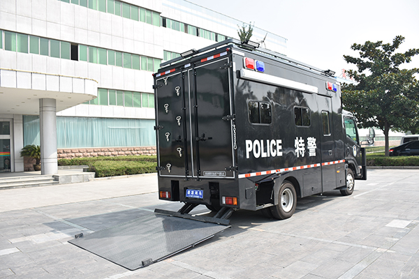 裝備快訊?森源鴻馬重磅推出治安卡口拒馬裝備車(圖3) 裝備快訊?森源鴻馬重磅推出治安卡口拒馬裝備車(圖3)