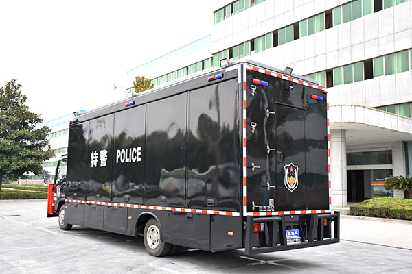 裝備快訊||裝備運(yùn)輸車列裝廣西北海——以車代庫 可裝載80套裝備