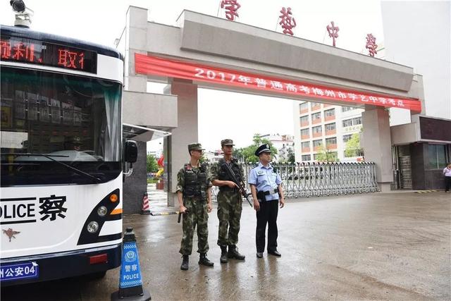 既是“守護(hù)神”，又是“服務(wù)者”——梅州移動(dòng)警務(wù)車安保便民一路同行(圖3)
