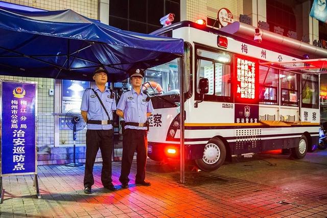 既是“守護(hù)神”，又是“服務(wù)者”——梅州移動(dòng)警務(wù)車安保便民一路同行(圖6)