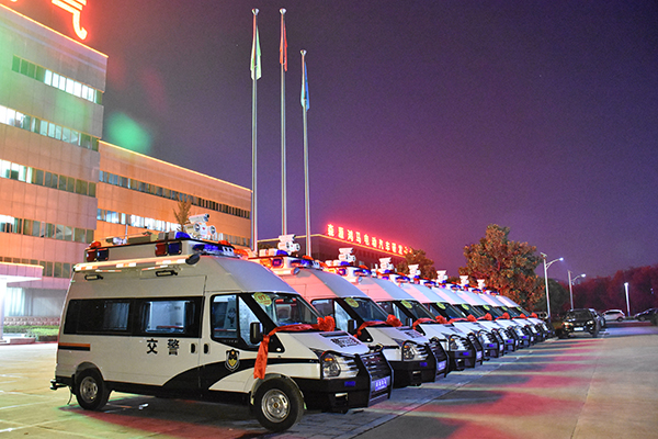 廣州緝查布控車“新利器”-特種改裝警車發(fā)車儀式(圖3) 廣州緝查布控車“新利器”-特種改裝警車發(fā)車儀式(圖3)