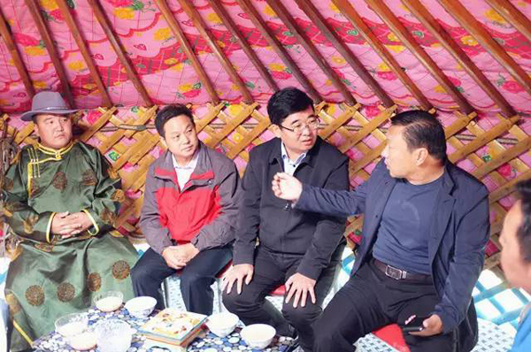 檢察院與自媒體“敖包”相會(huì) 呼倫貝爾檢察會(huì)玩！(圖3)