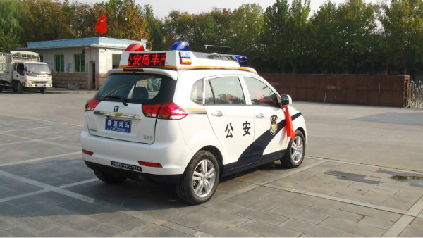【維護(hù)社會治安  保護(hù)百姓安全】鄭州市豐產(chǎn)路分局SUV電動巡邏車發(fā)車(圖5)