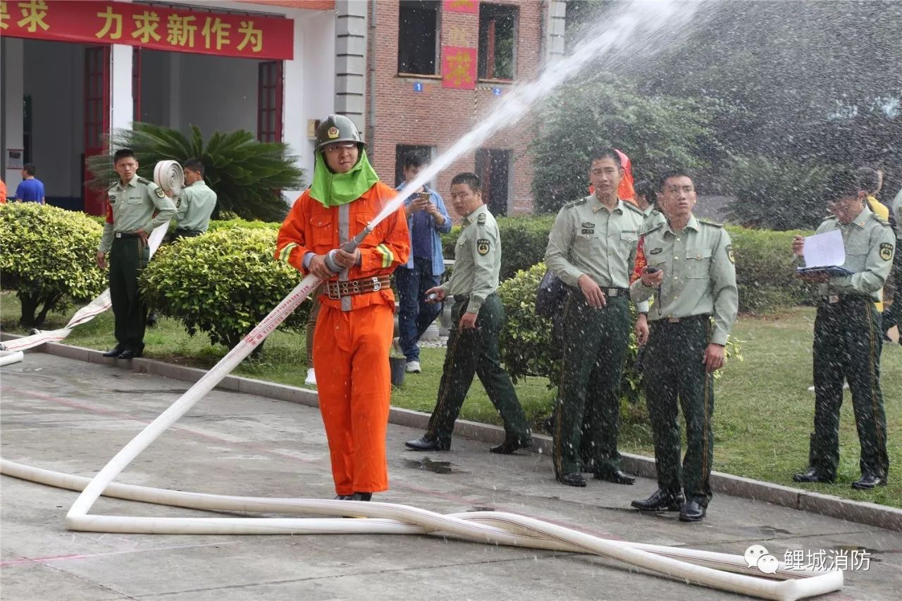 “關(guān)注消防 平安你我”|鯉城區(qū)舉辦社區(qū)微型消防站技能比武競賽(圖3) “關(guān)注消防 平安你我”|鯉城區(qū)舉辦社區(qū)微型消防站技能比武競賽(圖3)