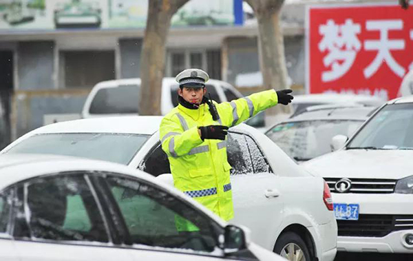 雪天路滑，行車多加小心(圖2)