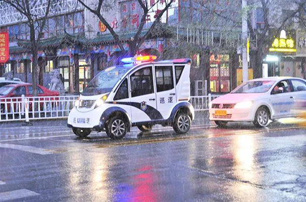 雪天路滑，行車多加小心(圖1)