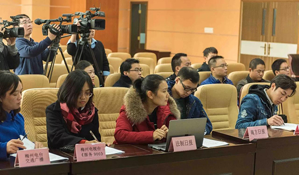 逛個街的功夫就把證給辦了，這到底怎么回事呢？(圖5)
