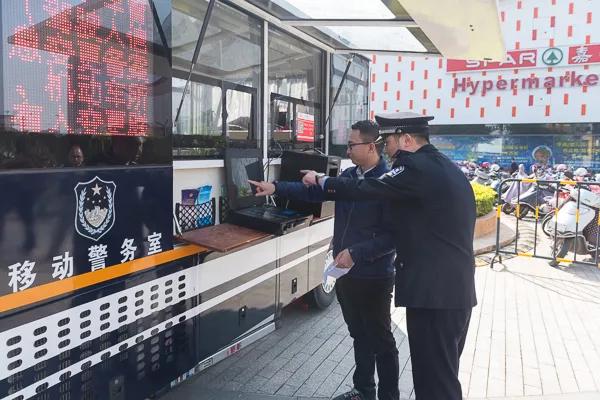 逛個街的功夫就把證給辦了，這到底怎么回事呢？(圖9)