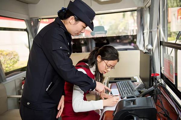 逛個街的功夫就把證給辦了，這到底怎么回事呢？(圖13)