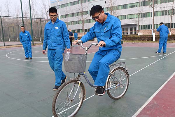 凝心聚力 趣味十足——森源鴻馬舉行2017年職工運(yùn)動會(圖13) 凝心聚力 趣味十足——森源鴻馬舉行2017年職工運(yùn)動會(圖13)