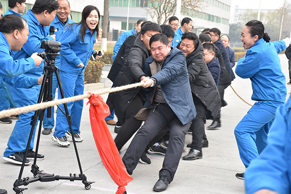 凝心聚力 趣味十足——森源鴻馬舉行2017年職工運(yùn)動會(圖10) 凝心聚力 趣味十足——森源鴻馬舉行2017年職工運(yùn)動會(圖10)