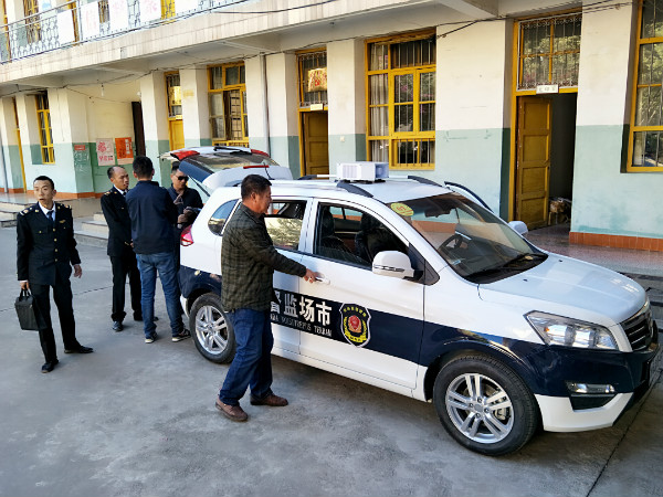 云南彌渡縣市監(jiān)局SUV電動巡邏車列裝上崗(圖3)