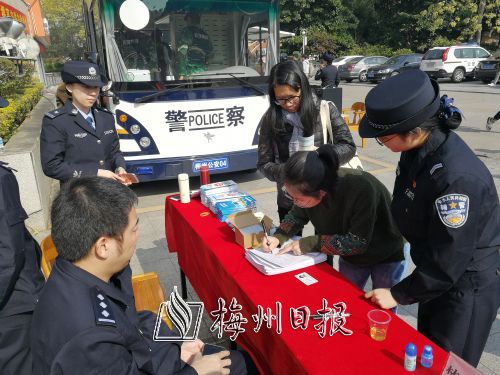 戶政、出入境…一站搞定！移動警車開進嘉應(yīng)學院(圖1)