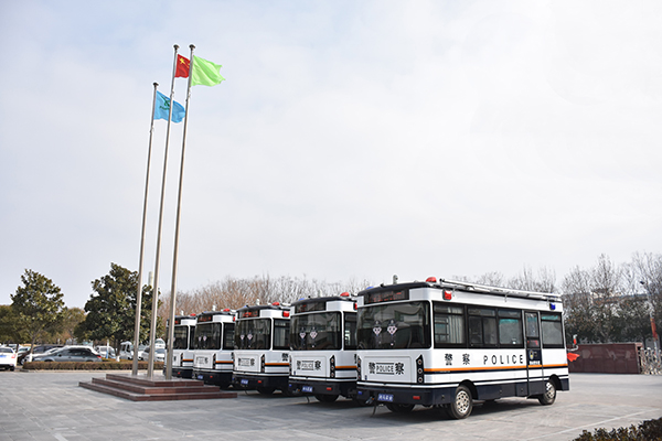 內(nèi)蒙古公安廳移動警務(wù)室發(fā)車?? 讓警察辦公智能化(圖4) 內(nèi)蒙古公安廳移動警務(wù)室發(fā)車?? 讓警察辦公智能化(圖4)