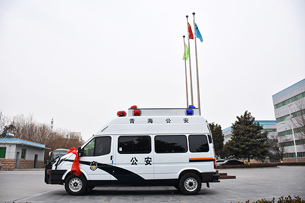 青海公安廳通過(guò)公安部警采中心采購(gòu)8臺(tái)反恐突擊車(圖3)