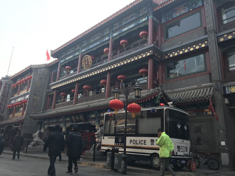 兩會安保系列報(bào)道（一）兩會安保高科技全新“上線”  移動警務(wù)室備受關(guān)注(圖3)