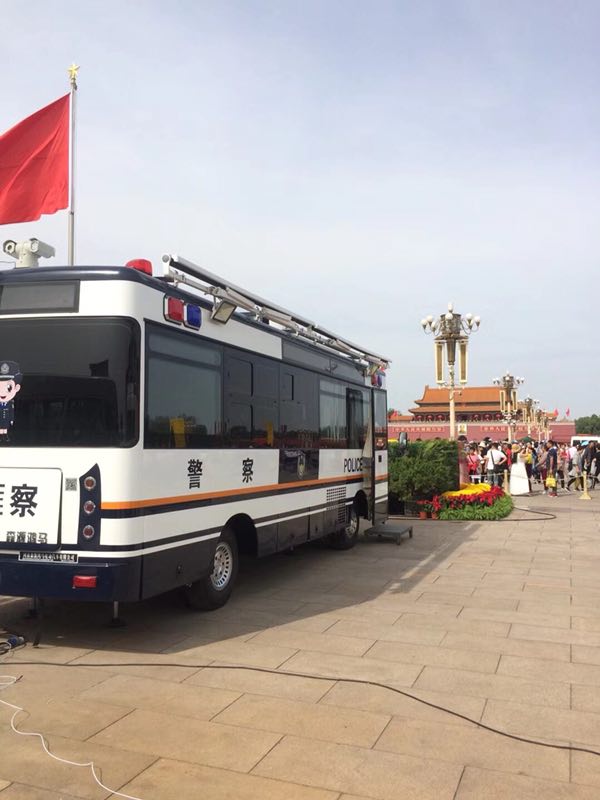 兩會安保系列報(bào)道（一）兩會安保高科技全新“上線”  移動警務(wù)室備受關(guān)注(圖5)