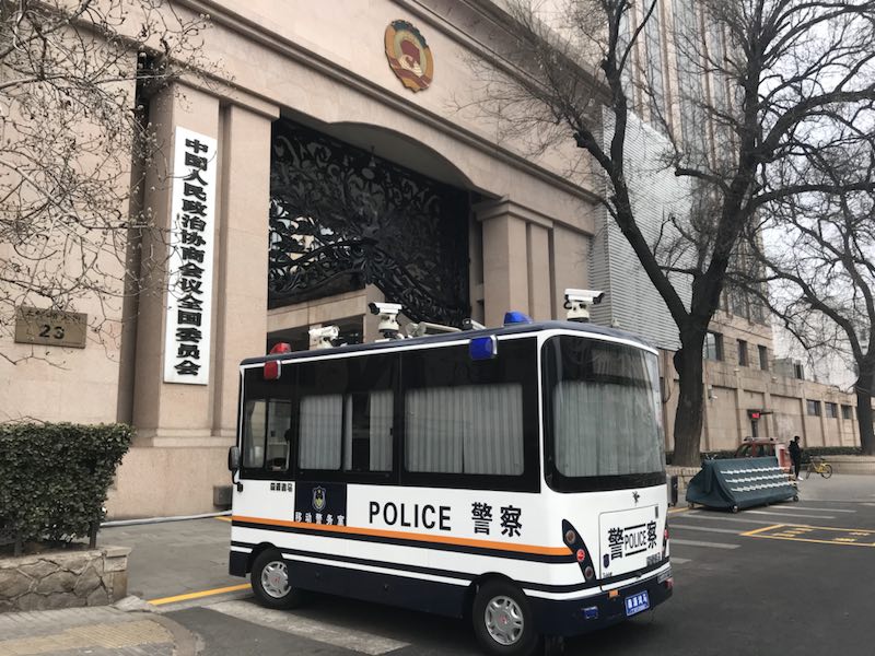 兩會安保系列報(bào)道（一）兩會安保高科技全新“上線”  移動警務(wù)室備受關(guān)注(圖1)
