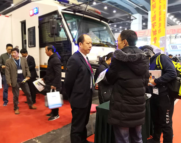 展會(huì)聚焦//森源鴻馬新能源專用車亮相第六屆國(guó)際新能源汽車展(圖4) 展會(huì)聚焦//森源鴻馬新能源專用車亮相第六屆國(guó)際新能源汽車展(圖4)