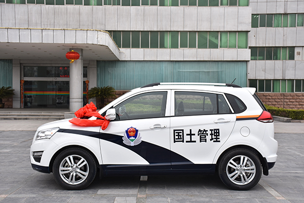 蘭考縣國(guó)土局采購(gòu)SUV電動(dòng)巡邏車(chē)(圖3)