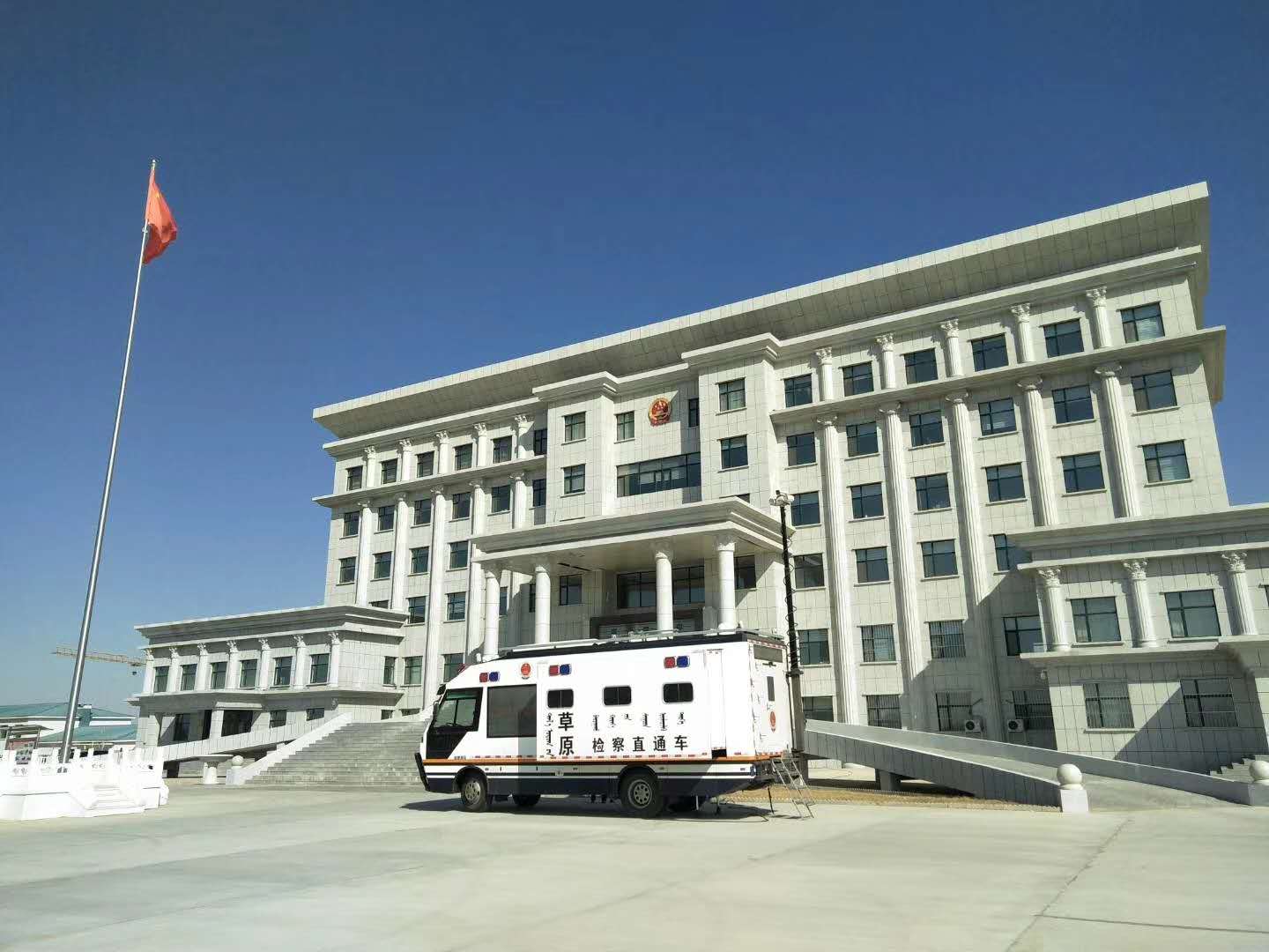 新左旗檢察院“草原檢察直通車”投入使用 駛進基層開展公益訴訟宣傳(圖1)