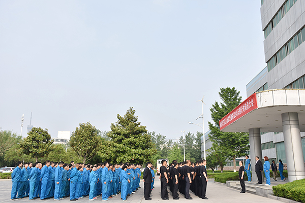 公司是船 我是船員 齊心協(xié)力 同舟共濟 決戰(zhàn)245天動員大會(圖2)