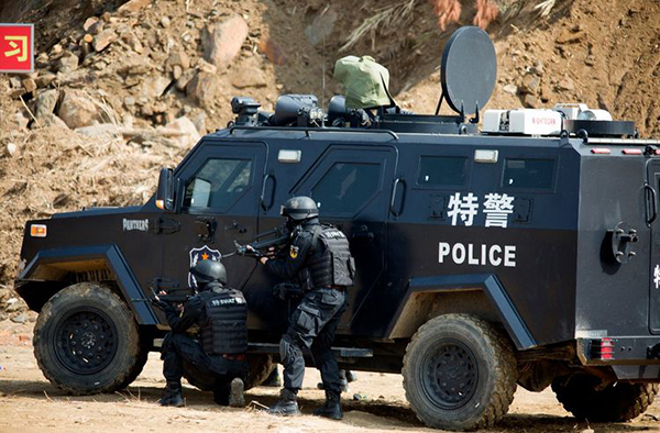 南昌特警舉行實兵實戰(zhàn)匯報演練(圖4)