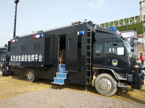 南昌特警舉行實兵實戰(zhàn)匯報演練(圖2)